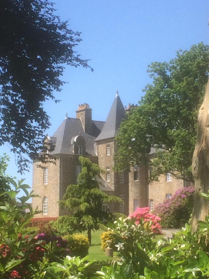 Chateau De Montbrault Fleurigne Luaran gambar